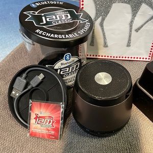 🎄. JAM Classic Rechargeble Speaker